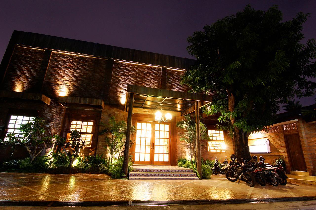 Java Villas Boutique Hotel & Resto Yogyakarta Exteriör bild